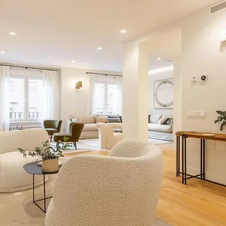 Prostorny Apartman Se 4 Loznicemi * Praga
