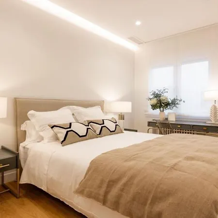 Prostorny Apartman Se 4 Loznicemi Appartamento