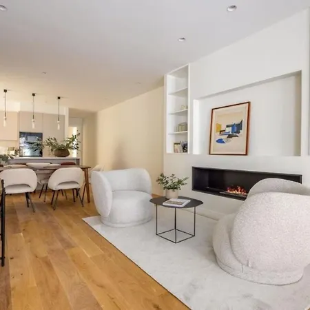 Prostorny Apartman Se 4 Loznicemi Praha