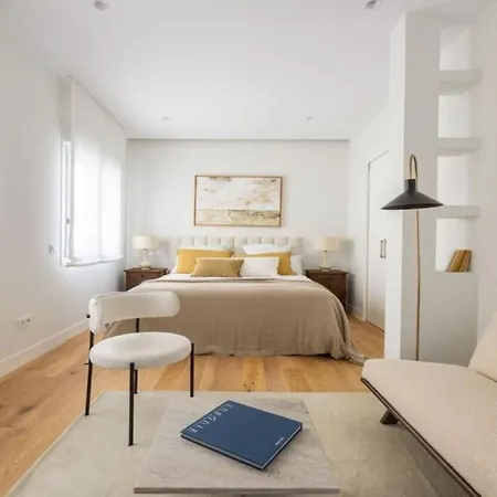 Prostorny Apartman Se 4 Loznicemi *