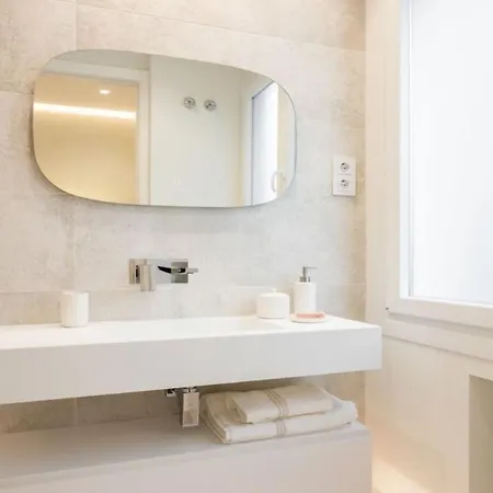 Prostorny Apartman Se 4 Loznicemi Praha