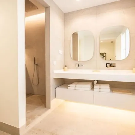 Prostorny Apartman Se 4 Loznicemi